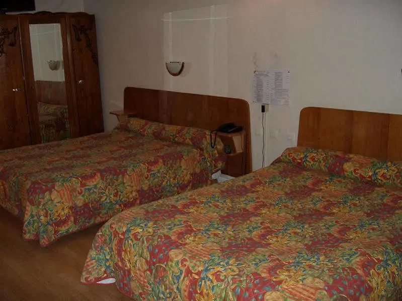 Logis Hotel Restaurant De La Poste Tarascon-sur-Ariege 2*,  France